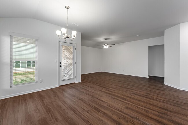 Building Photo - 813 Robinson St