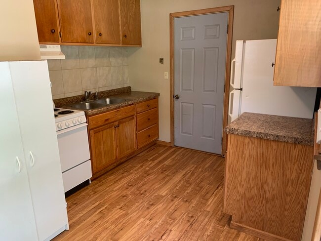 Building Photo - 737 Forest Hills Dr SW