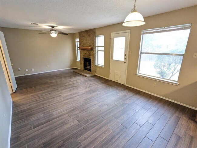 Foto del edificio - 8608 Dandelion Trail