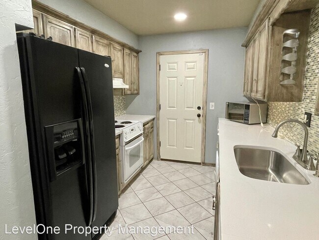 Building Photo - 3 br, 3 bath House - 3007 W Wilshire Boule...