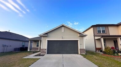 Building Photo - 2013 Spindletree Ln