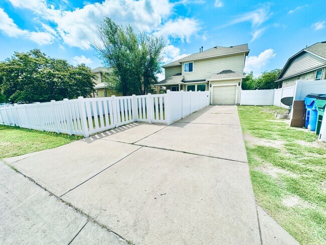 Building Photo - 408 Yucca House Dr