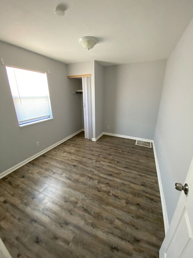 Building Photo - Cheery 1 Bedroom 1 Bath Apartment!!