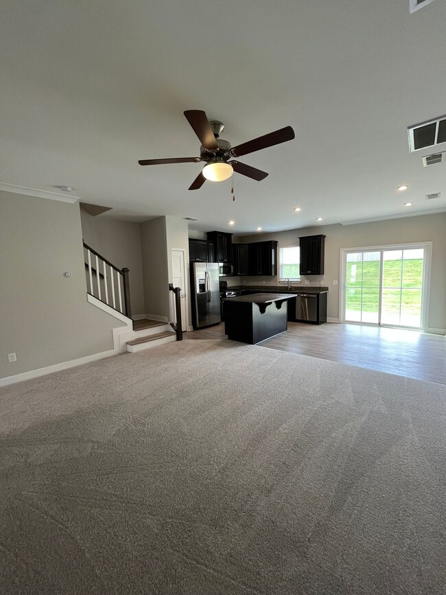Building Photo - 3 Bed 2 Bath Townhome Located in Simpsonville