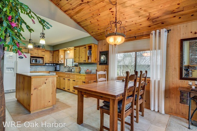 Building Photo - 3 br, 2 bath House - 1221 Admiral Drive