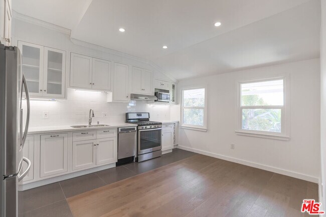 Foto del edificio - 31 Breeze Ave