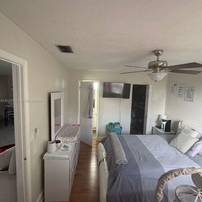 Foto del edificio - 940 NW 104th Ave