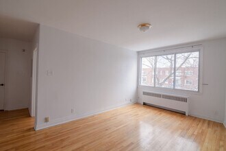 Building Photo - 3010 Av. Van Horne