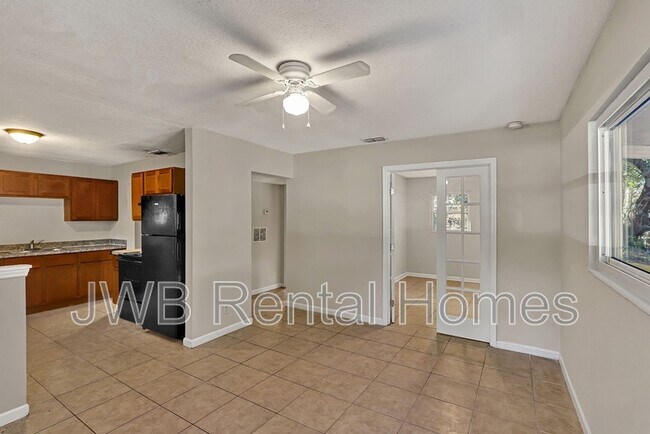 Building Photo - 2338 Looking Glass Ln