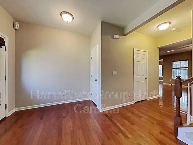 Building Photo - 7275 Sedgebrook Dr W