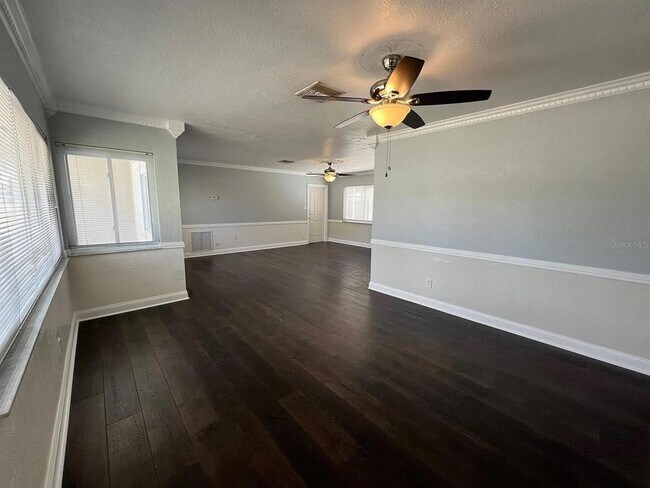 Foto del edificio - 6690 17th St N