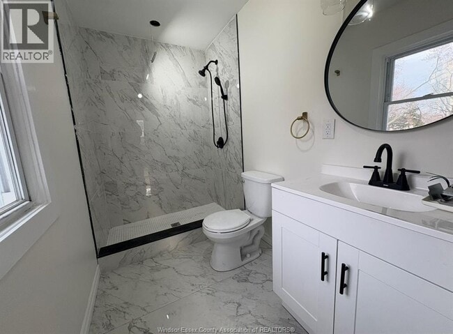 Building Photo - 786 Chatham St E