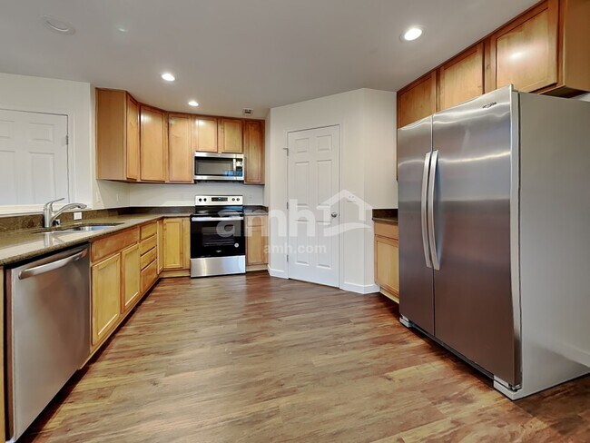 Building Photo - 10032 Terra Court Southeast