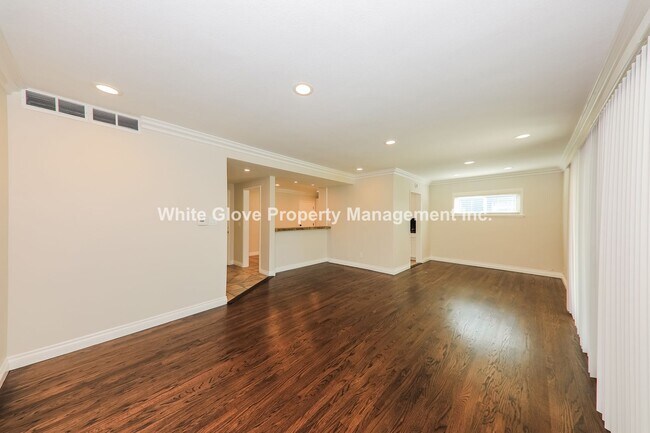 Foto del edificio - Charming 3 Bedroom Fullerton Home with Private Backyard Retreat on a Quiet Street