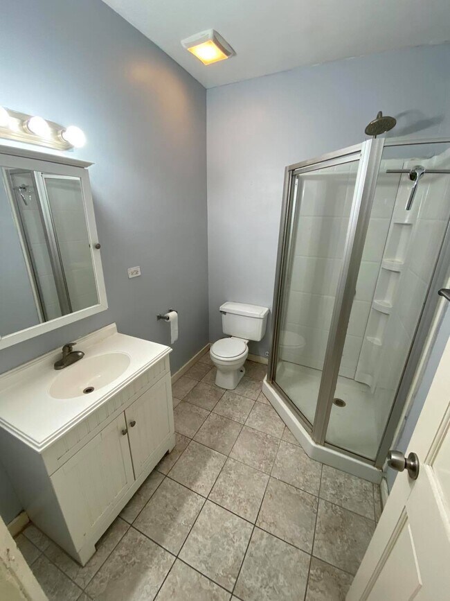 Bathroom - 1755 W Division St