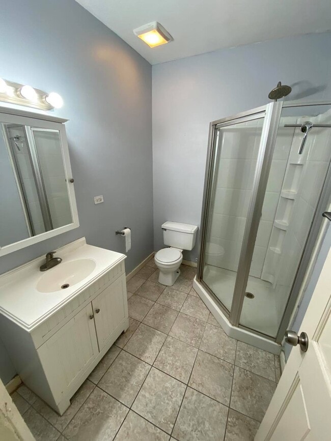 Bathroom - 1755 W Division St