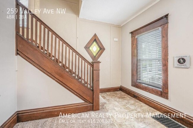 Building Photo - 259 Valley Ave NW
