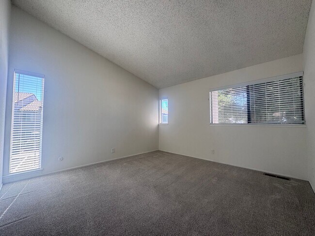 Foto del edificio - Beautifully Updated 2 bed Condo in Antioch...