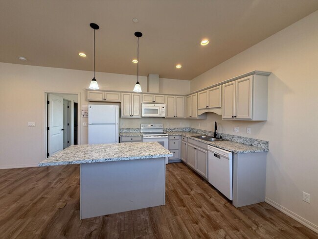 Building Photo - 4823/4825 Barbera St