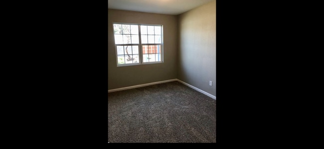 Building Photo - 404 E 47th St