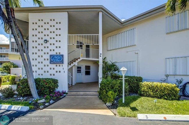 Building Photo - 999 N Riverside Dr