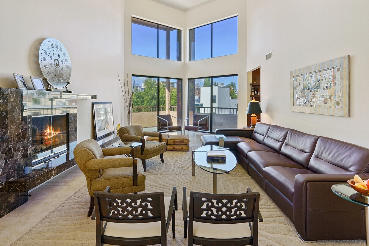 Foto principal - 10400 La Grange Ave