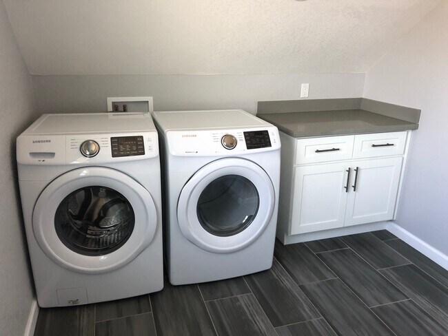 Foto del edificio - 921 Palm St Unit B