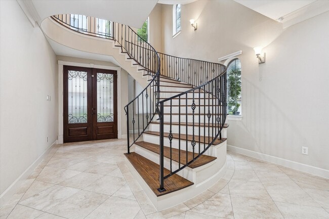 Building Photo - 607 Oakley St