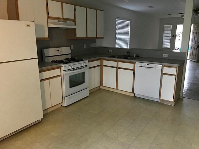 Building Photo - 1313 Bridle Path