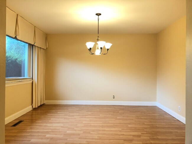 Foto del edificio - 251 Silverado Ct