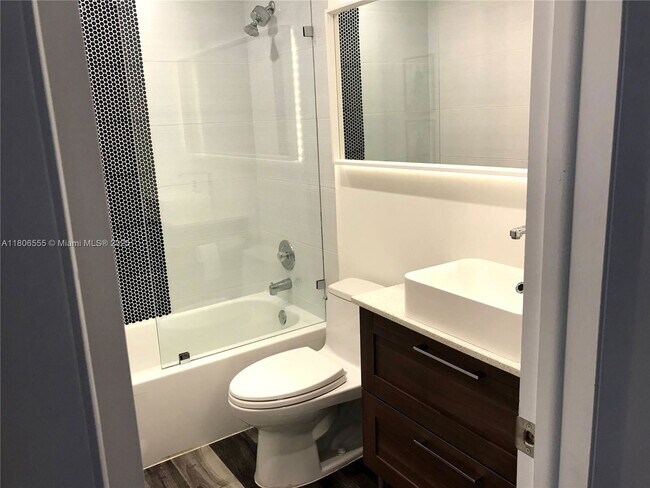 Foto del edificio - 5911 NE 14th Ln