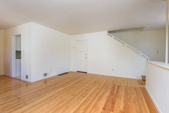 Building Photo - 230 Eaton Rd