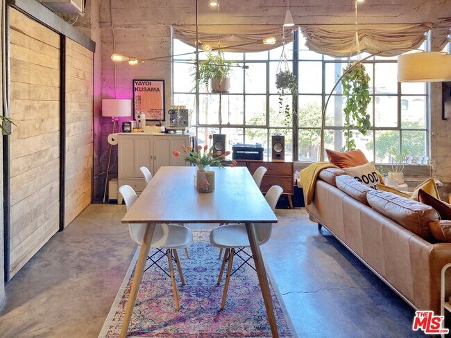 Building Photo - 1855 Industrial St