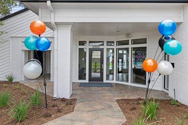 Leasing Center - Mia LXMI Westchase West
