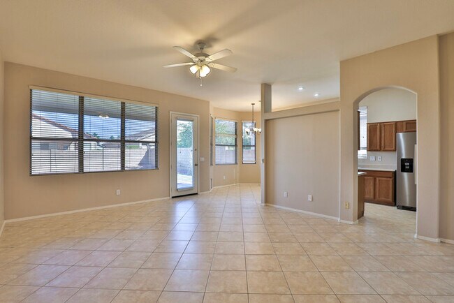 Building Photo - \3630 E San Pedro Ave