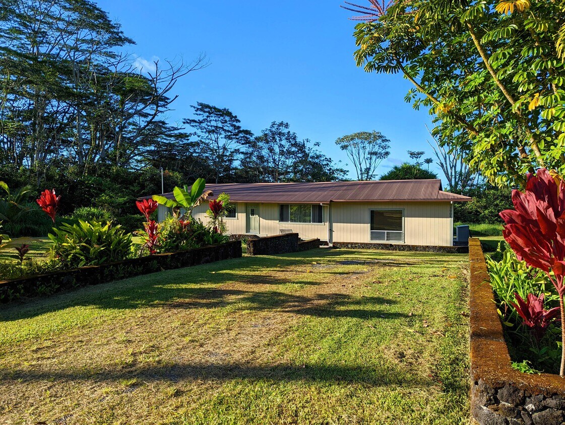 1519051905 28th Ave, Keaau, HI 96749 House for Rent in Keaau, HI