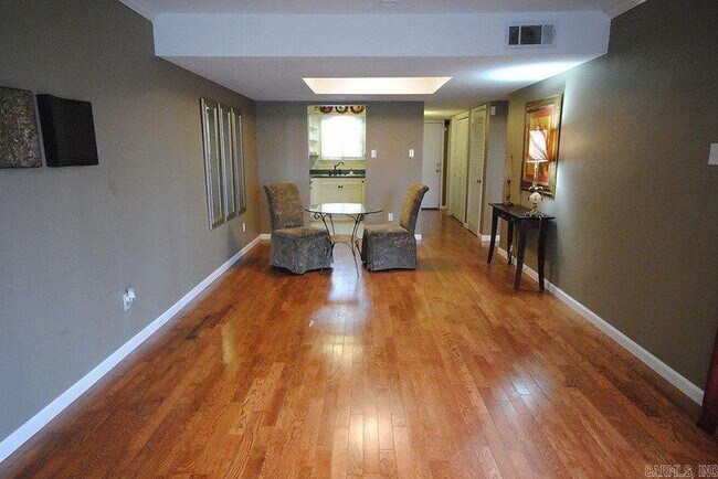 Foto del edificio - 12100 Rainwood Rd