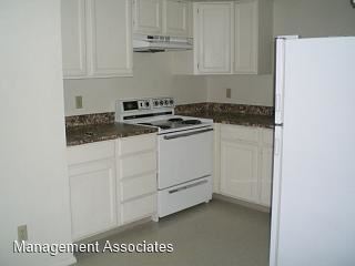 Building Photo - 509 N Black Ave