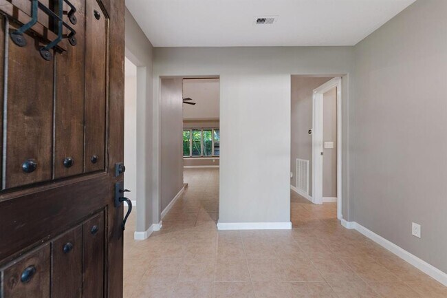Building Photo - 11 Whittier Dr