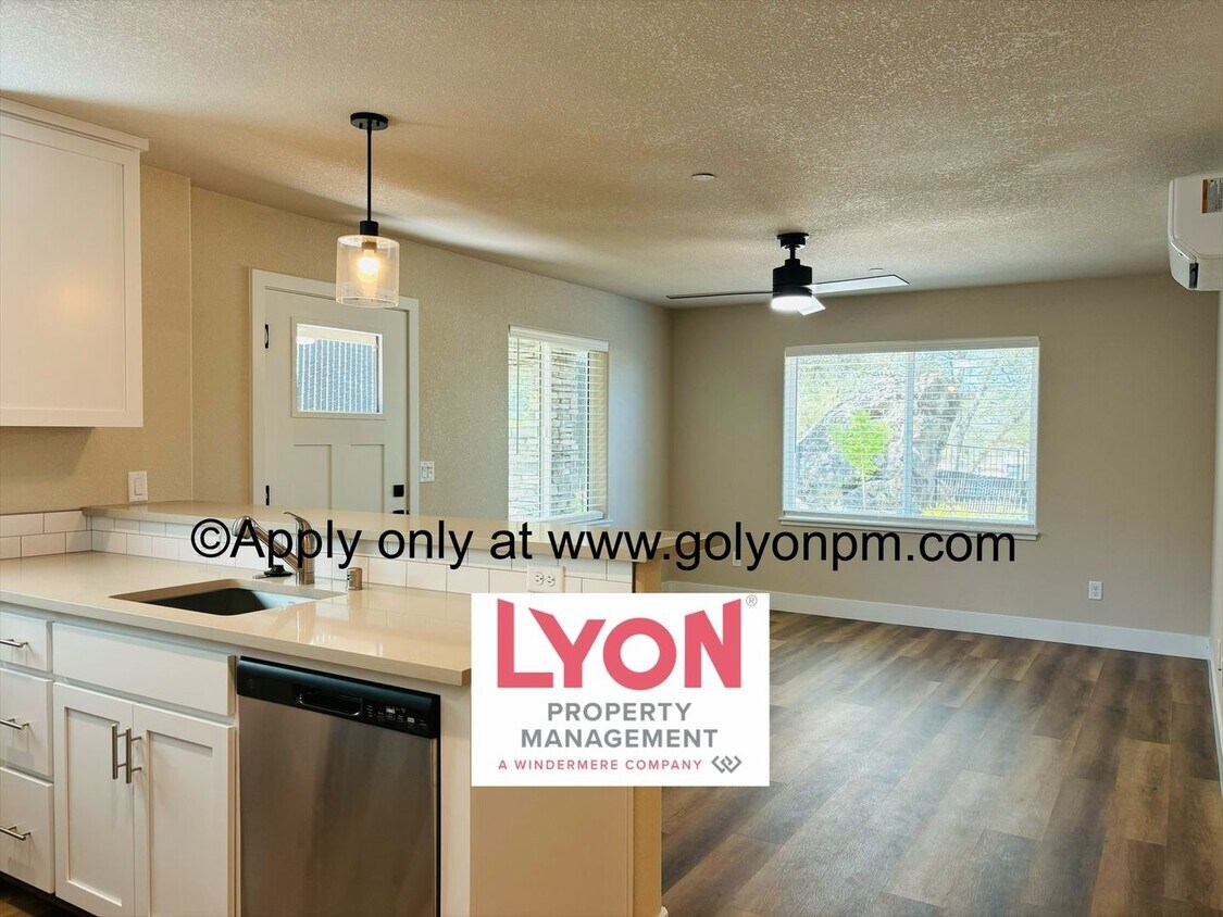 Foto principal - Stunning Modern New Construction 1 bedroom...