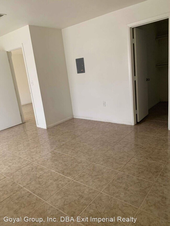 Foto del edificio - 658 W Commercial Ave