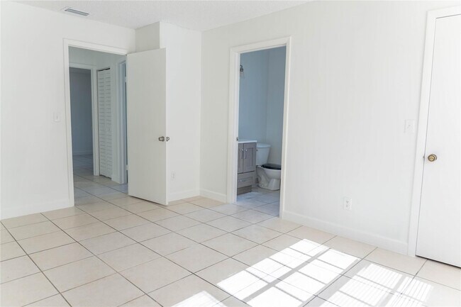 Foto del edificio - 11680 NW 39th St