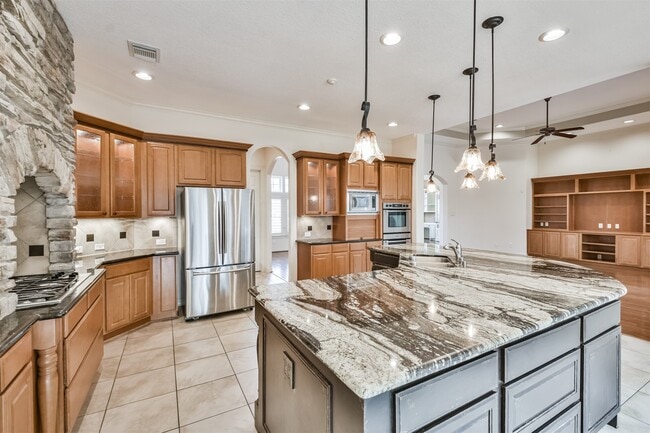 Building Photo - 2 Sagestone