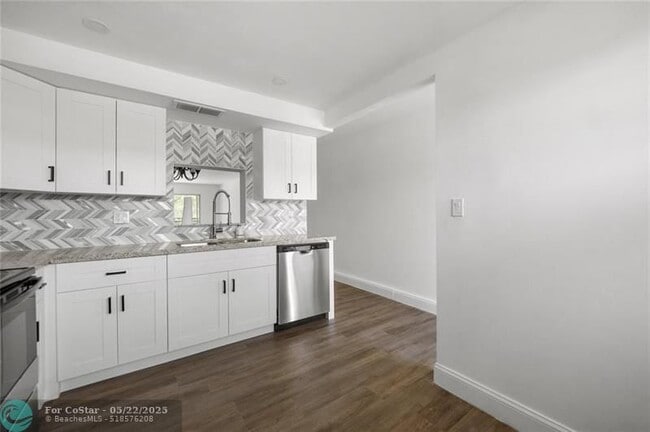 Building Photo - 2202 Lucaya Bend