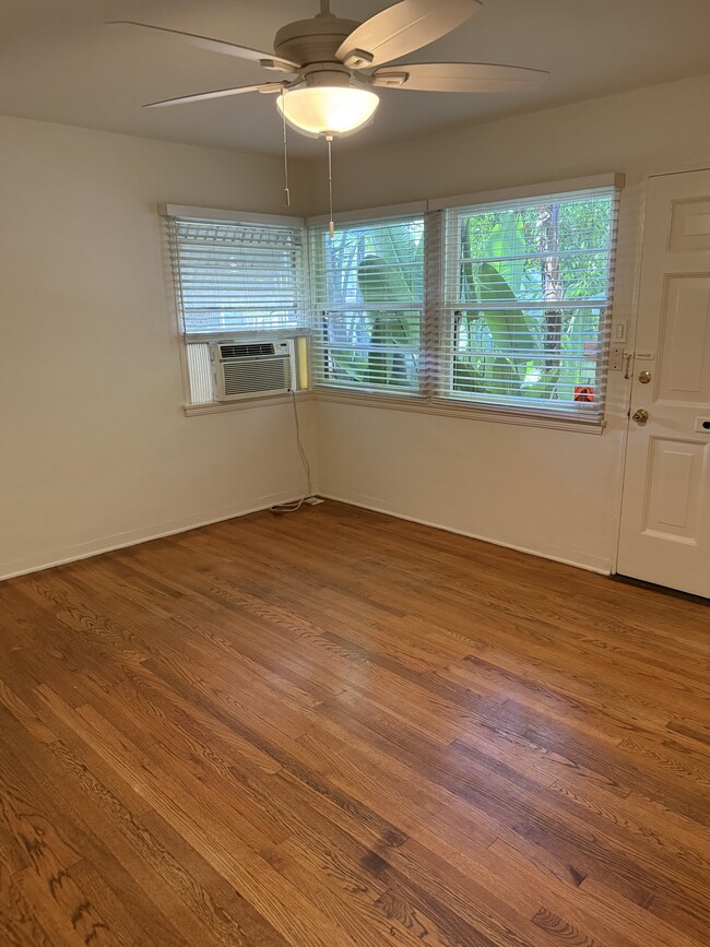 Building Photo - 10907 Camarillo St