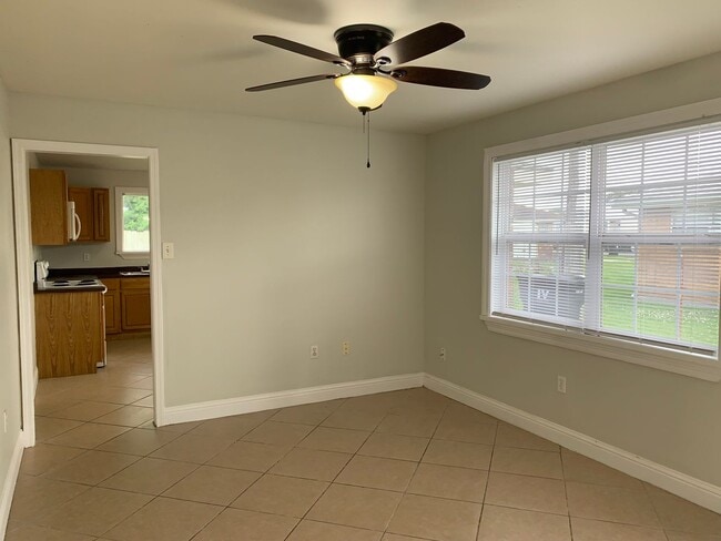Building Photo - 510 Chalmette Ave