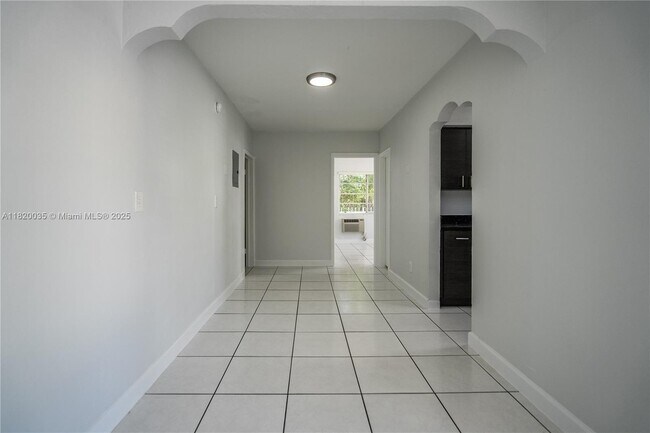 Building Photo - 7821 Carlyle Ave