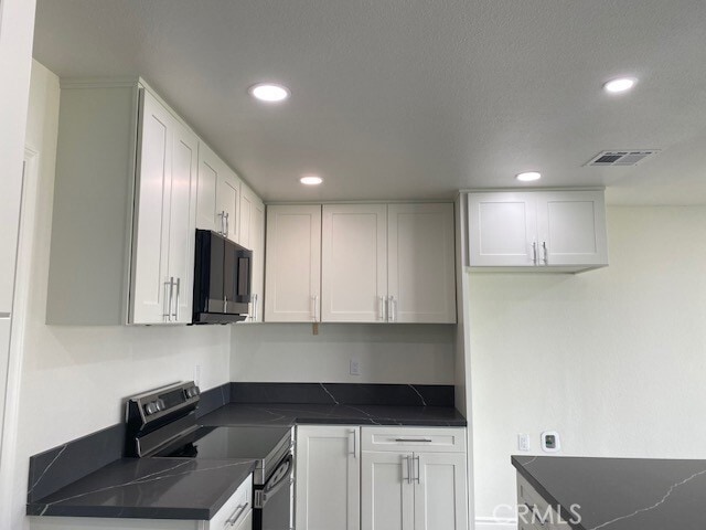 Foto del edificio - 24621 Dardania Ave