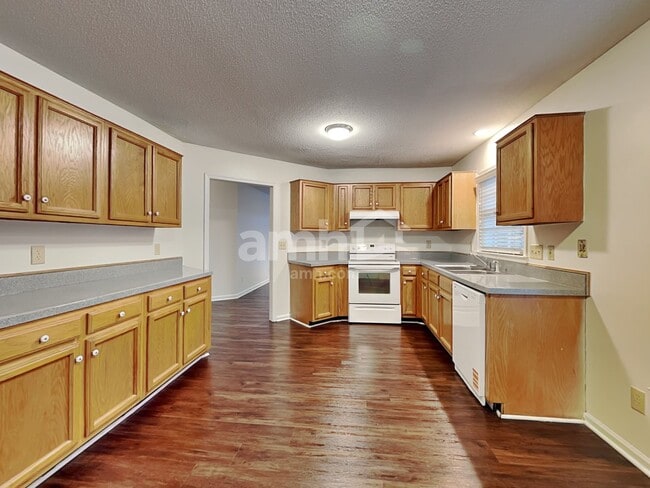 Building Photo - 29 Park Village Ln