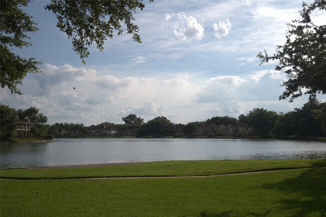 Foto del edificio - 1839 Lakewinds Dr